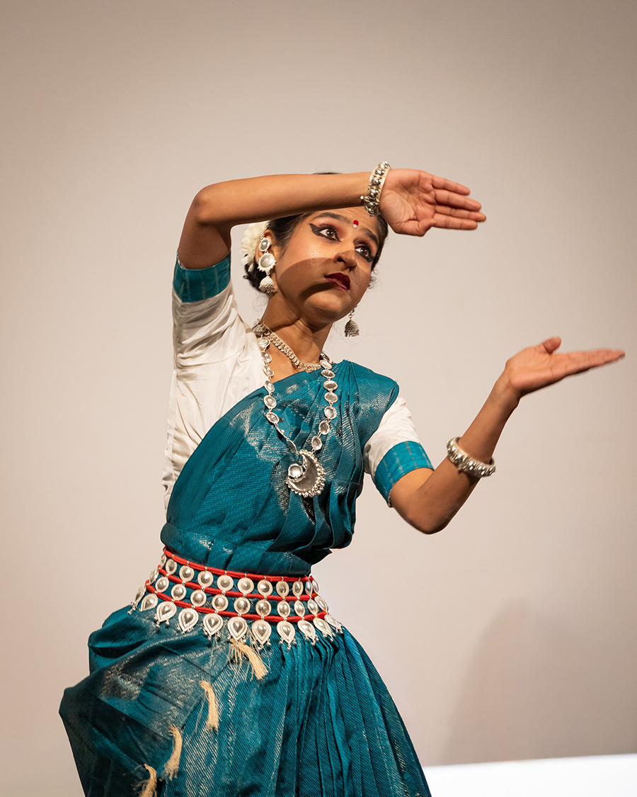 7%20Aus%20Wut%20und%20Verzweiflung%20will%20Sarasvati%20zum%20reißenden%20Fluss%20werden%20kl.